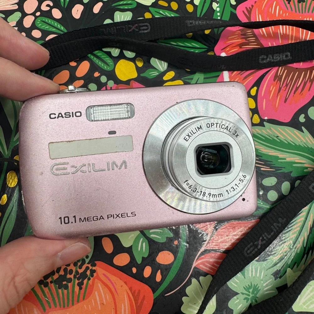 Casio Exilim EX-Z33 10.1MP Digital Camera Pink Compact Point and Shoot‎ Bundle